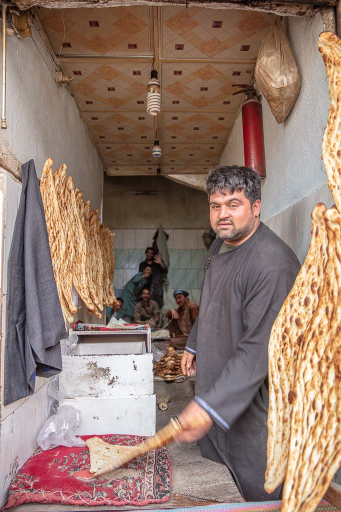 Herat Bazaar, Herat, Afghanistan, non, naan