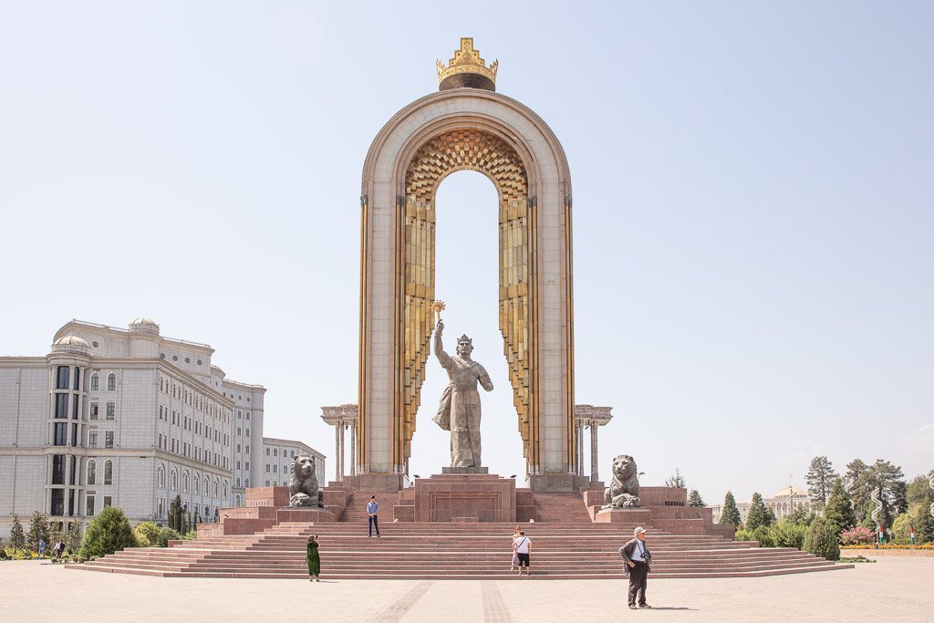 Dushanbe, Dushanbe Guide, Dushanbe City Guide, Dushanbe Travel Guide, Ismoil Somoni, Somoni statue, Somoni monument