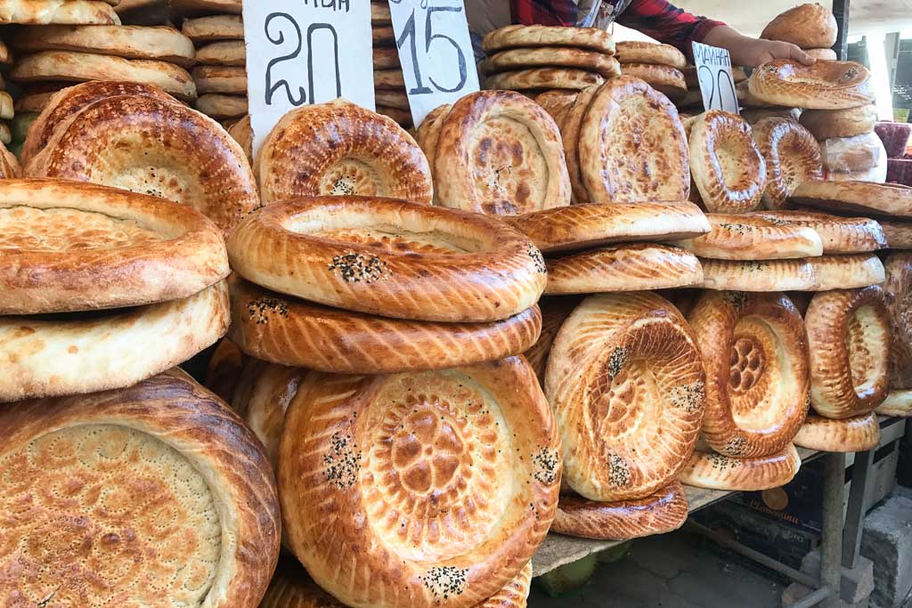 non, non bread, nan, nan bread, Osh Bazaar, Bishkek, Kyrgyzstan, Kyrgyz bread, Kyrgyzstan bread, Kyrgyzstan Travel Guide