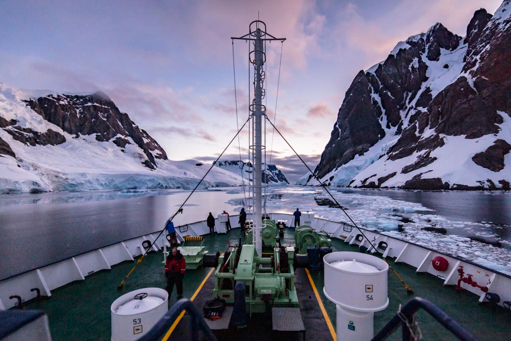 Sailing Lemaire Channel, Antarctica, Lemaire Channel, Lemaire channel sunset