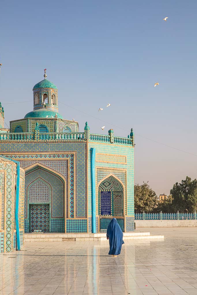 Afghanistan Tour, Afghanistan, Mazar e Sharif, Mazar i Sharif, Balkh, Blue Mosque, Blue Mosque Mazar e Sharif, Blue Mosque Afghanistan, Shrine of Hazrat Ali, chadri, women travel Afghanistan