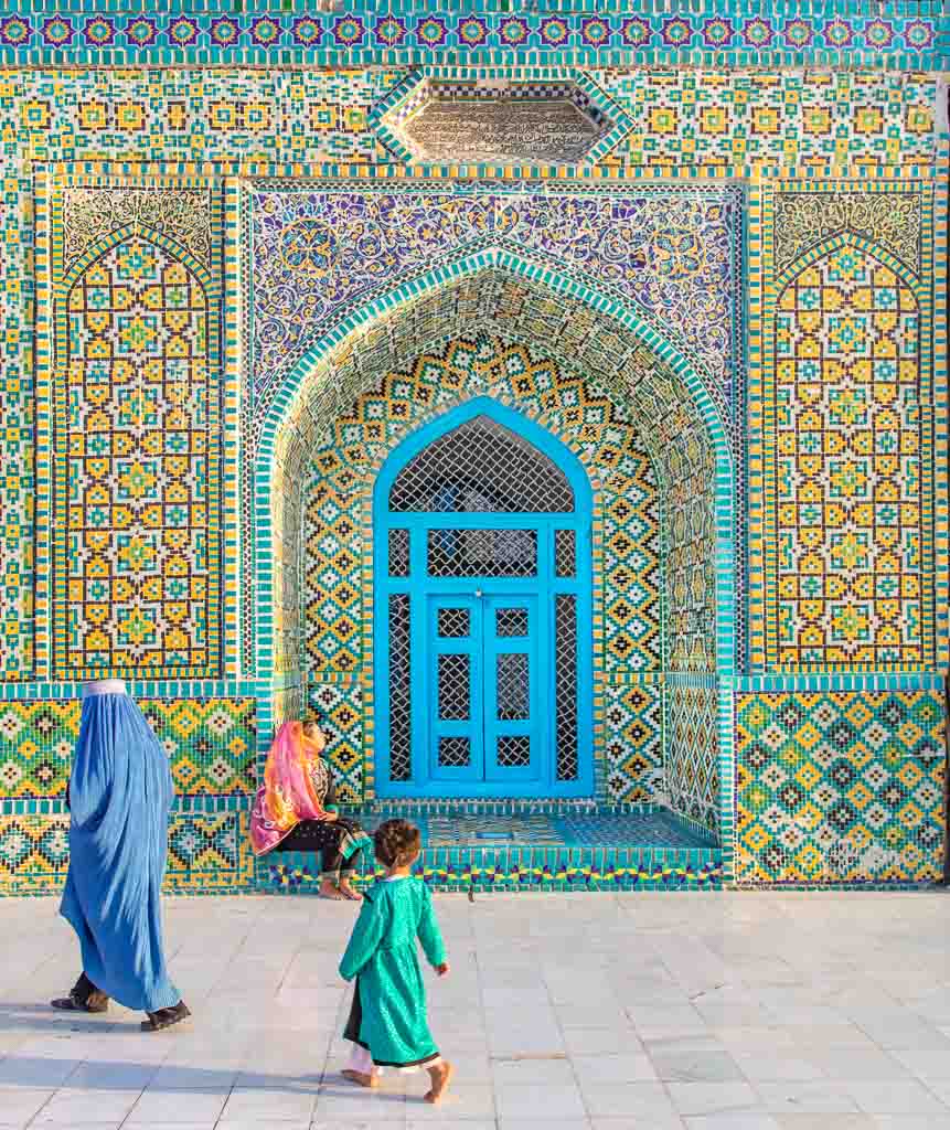 Shrine of Hazrat Ali, Blue Mosque, Blue Mosque Afghanistan, Blue Mosque Mazar e Sharif, Mazar e Sharif, Afghanistan, Balkh, Mazar i Sharif, Mosque, Afghanistan Mosque, Mazar e Sharif Mosque, Afghan woman and child, chadri, Blue Burqa