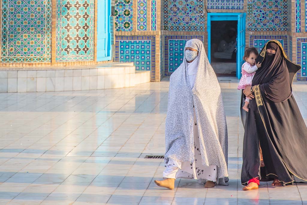 Shrine of Hazrat Ali, Blue Mosque, Blue Mosque Afghanistan, Blue Mosque Mazar e Sharif, Mazar e Sharif, Afghanistan, Balkh, Mazar i Sharif, Mosque, Afghanistan Mosque, Mazar e Sharif Mosque, Afghan women, Chador