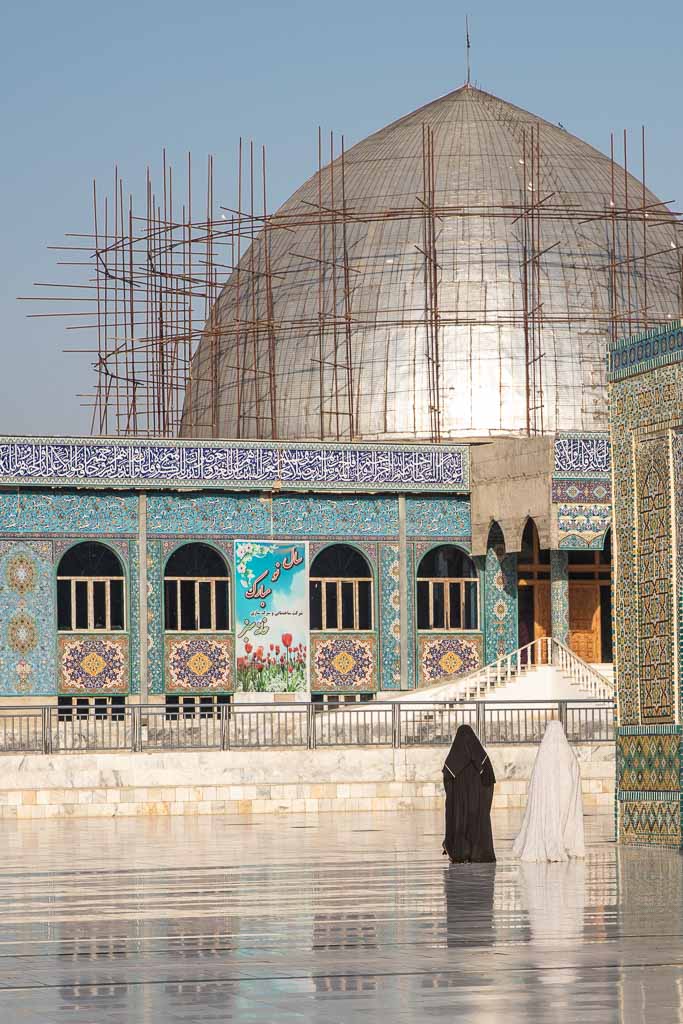 Shrine of Hazrat Ali, Blue Mosque, Blue Mosque Afghanistan, Blue Mosque Mazar e Sharif, Mazar e Sharif, Afghanistan, Balkh, Mazar i Sharif, Mosque, Afghanistan Mosque, Mazar e Sharif Mosque, Afghan women