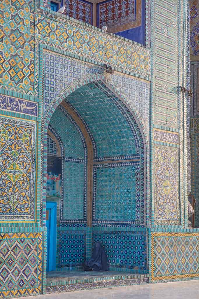 Shrine of Hazrat Ali, Blue Mosque, Blue Mosque Afghanistan, Blue Mosque Mazar e Sharif, Mazar e Sharif, Afghanistan, Balkh, Mazar i Sharif, Mosque, Afghanistan Mosque, Mazar e Sharif Mosque, Afghan Woman, Blue Burqa, Chadri