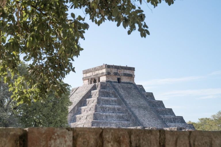 Temple of Kukulcan, El Castillo, Chichen Itza, Yucatan, Mexico