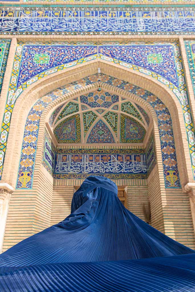 Great Mosque of Herat, Herat, Afghanistan, chadri, burka, burqa, Friday Mosque Herat